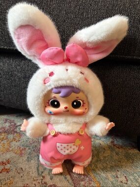 100% authentic-Samuel - "Sweetness, 400% macaroon.” Plush BRAND NEW